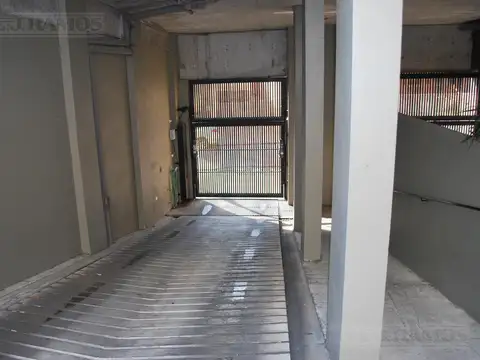 COCHERA FIJA EN TIGRE CENTRO | EXCELENTE ACCESO Y UBICACION