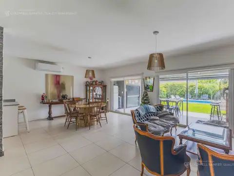 Casa en Venta con 3 cocheras