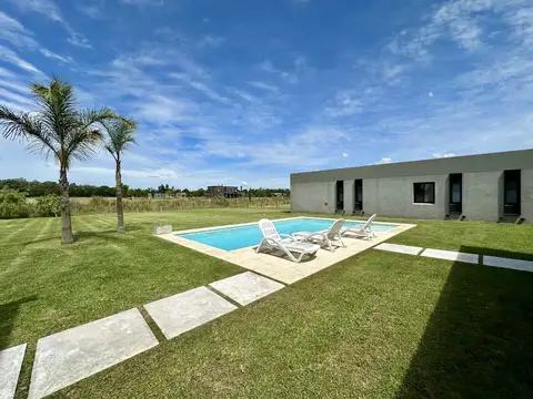 Casa 5 ambientes con 5 baños