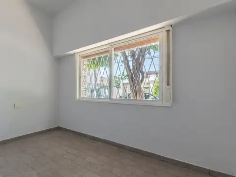 Depto Tipo Casa en Venta en Villa Sarmiento, USD 85.000