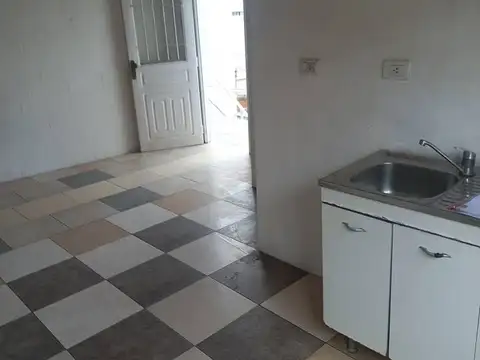 Depto Tipo Casa en Alquiler en Caseros, $ 420.000