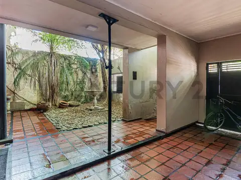 Casa 6 ambientes con 2 baños