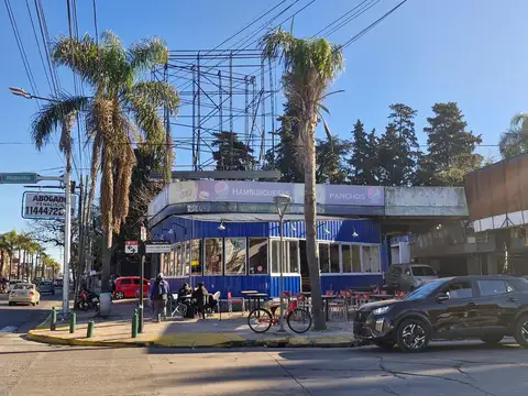 Local en esquina a la venta en Don Torcuato