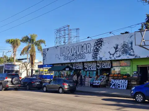 Local en esquina a la venta en Don Torcuato