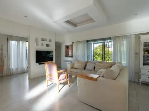 Casa en Venta con 4 cocheras