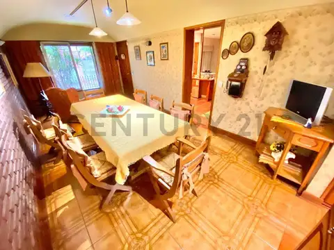 Casa 6 ambientes con 4 baños