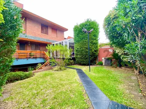 CASA 6 AMBIENTES VENTA CASTELAR NORTE PERMUTA