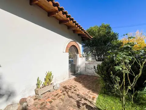 VENTA DE CASA EN ARANA LA PLATA 4 DORMITORIOS
