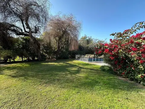 Casa 9 ambientes con 5 baños