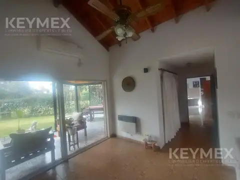 Casa 4 ambientes con 2 baños