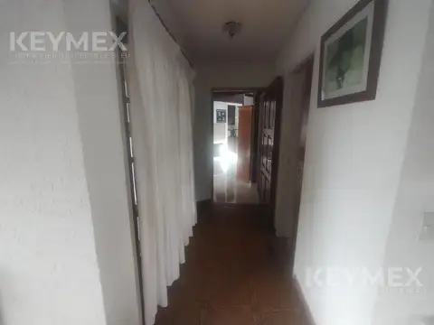 Casa en Alquiler con 2 cocheras