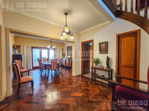 Casa 7 ambientes con 5 baños