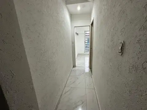 Casa 6 ambientes con 2 baños