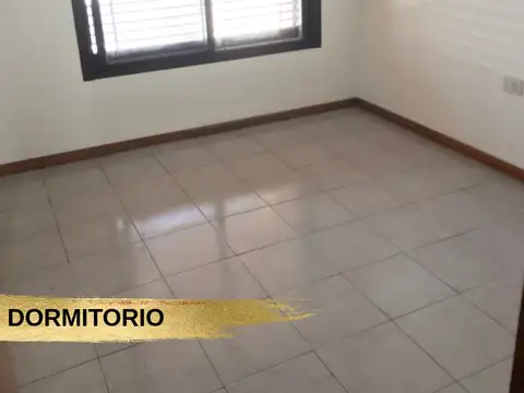 Casa 6 ambientes con 2 baños