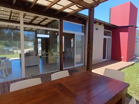 Casa 4 ambientes con 3 baños