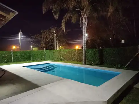 VENTA CASA CON PILETA EN GRAL RODRIGUEZ PERMUTA