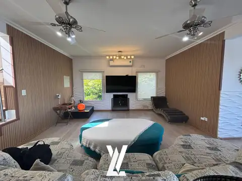 Casa en Alquiler con 4 cocheras