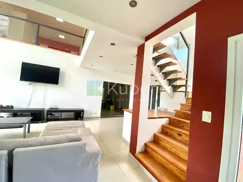 Casa 6 ambientes con 4 baños