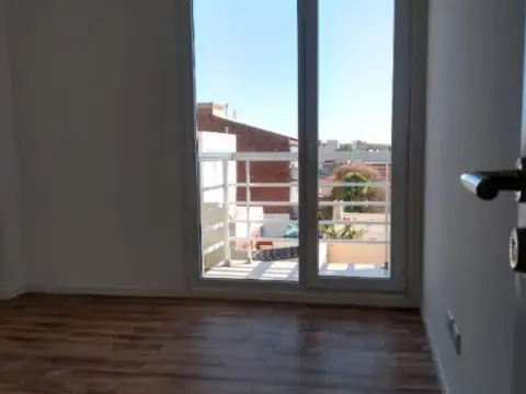 Felix U. Camet 1741 e/ Miguel Sagastizabal y Pascuala Mugaburu