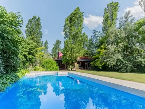 Casa en Venta con 2 cocheras