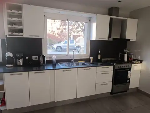 Casa 8 ambientes con 3 baños