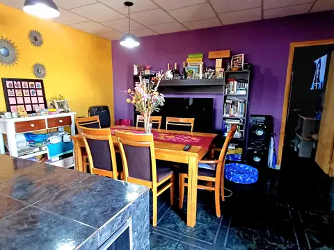 Casa 4 ambientes + Local en venta en Morón PERMUTA