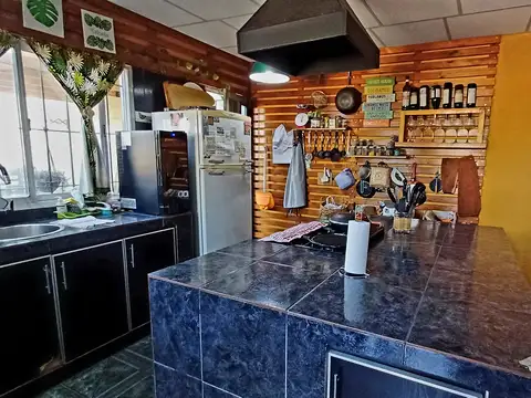 Casa 4 ambientes + Local en venta en Morón PERMUTA