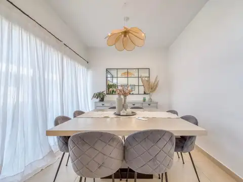 VENTA CASA 4 AMBIENTES BARRIO SANTA ELENA