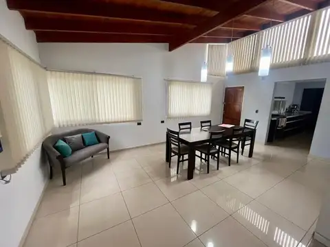 Casa 6 ambientes con 3 baños