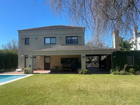 LINDISIMA casa en Barrio SEPTIEMBRE.