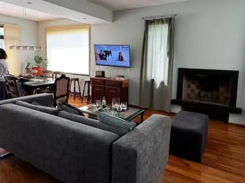 Casa 5 ambientes con 4 baños