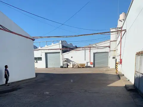 GALPONES EN ALQUILER * EN PREDIO INDUSTRIAL * 750 m2