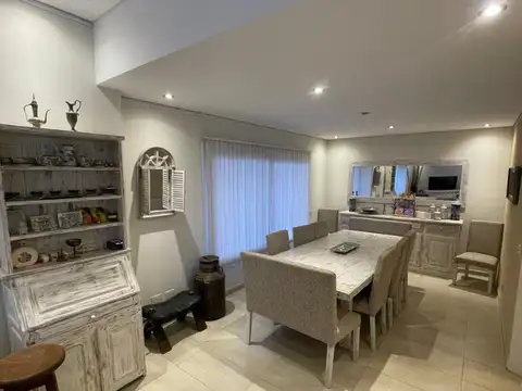 Casa 5 ambientes con 3 baños