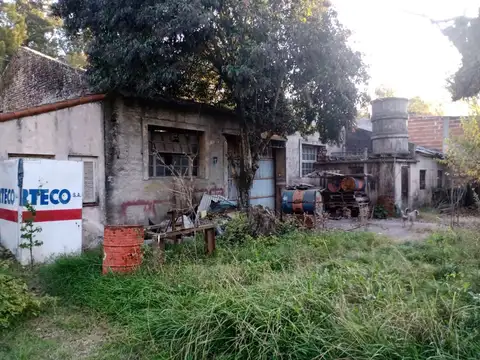 GALPON DE 180 M2 S/ 2 LOTES - U$S 100.000.- (CUENTA CON OFICINAS Y BAÑOS)