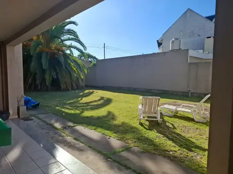 VENTA CASA CON GALPONES EN LOTE DE 962 MTS.