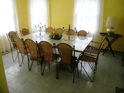 Casa en Alquiler Temporal con 1 cochera