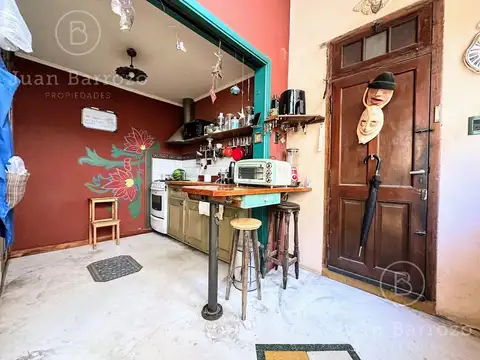 Venta Casa con amplio lote ideal emprendimiento comercial en Banfield Este.