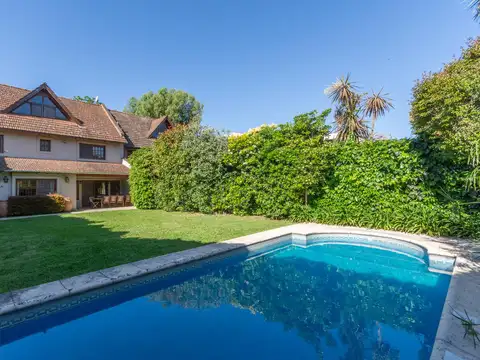 Casa en venta en Acassuso de Libertador al Rio, 6 ambientes