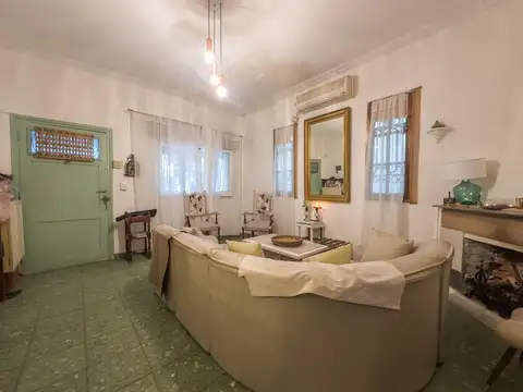 Casa en venta - 2 Dormitorios 1 Baño - 330Mts2 - Caseros