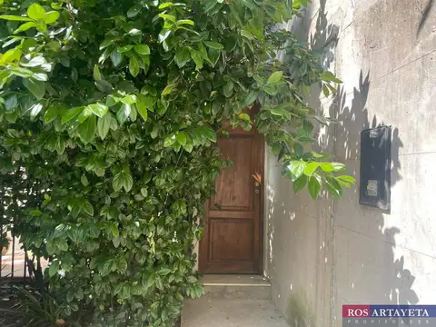 Casa en alquiler c/ cochera en Punta Chica