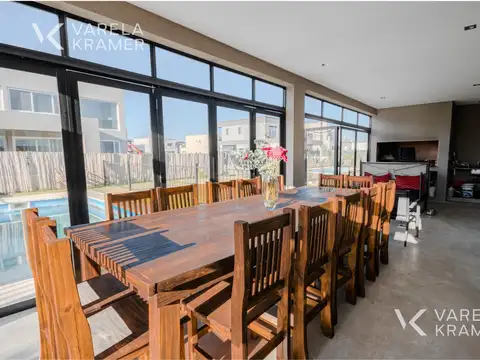 Casa 5 ambientes con 2 baños