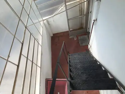 DEPARTAMENTO 3 AMBIENTES AL FRENTE, PISO PRIMERO POR ESCALERA. LACARRA 1600 GERLI - AVELLANEDA.
