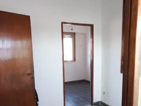 DEPARTAMENTO 3 AMBIENTES AL FRENTE, PISO PRIMERO POR ESCALERA. LACARRA 1600 GERLI - AVELLANEDA.