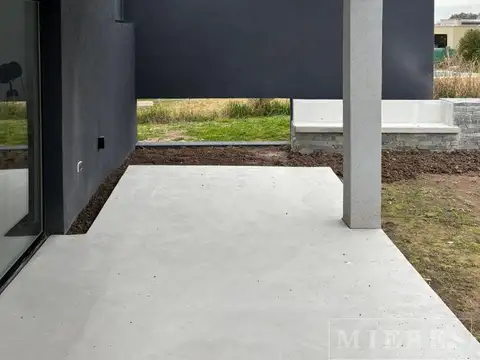 Casa 3 ambientes con 1 baño