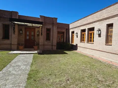 alquier casa 3 dormitorios country lomas de la carolina