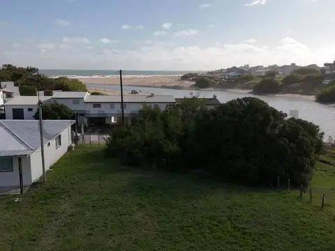Lote con imponente vista al mar y a la desembocadura del arroyo de Claromecó. Ubicado en calle...