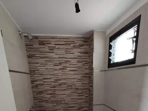 Av. Hipolito Yrigoyen 7700