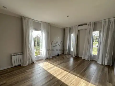 Casa 5 ambientes con 4 baños