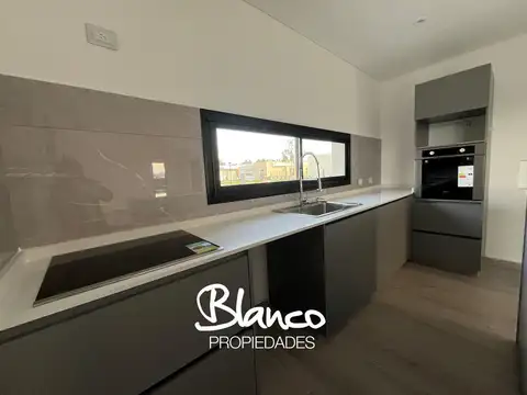 Casa en Venta en Pilar del Este - Santa Lucia, USD 220.000