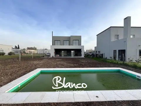 Casa  en Venta en Santa Lucia, Pilar del Este, Pilar